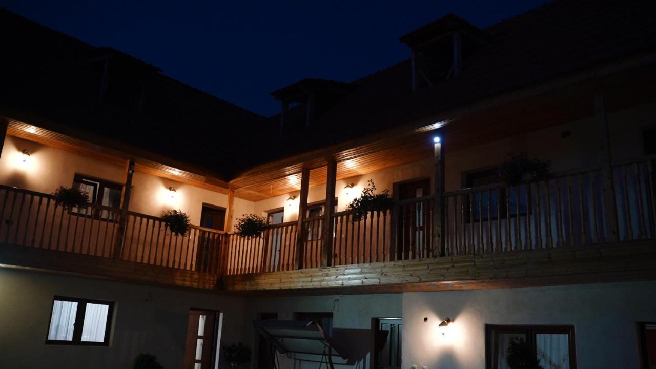 Готель Casa Brutarului Crit Екстер'єр фото